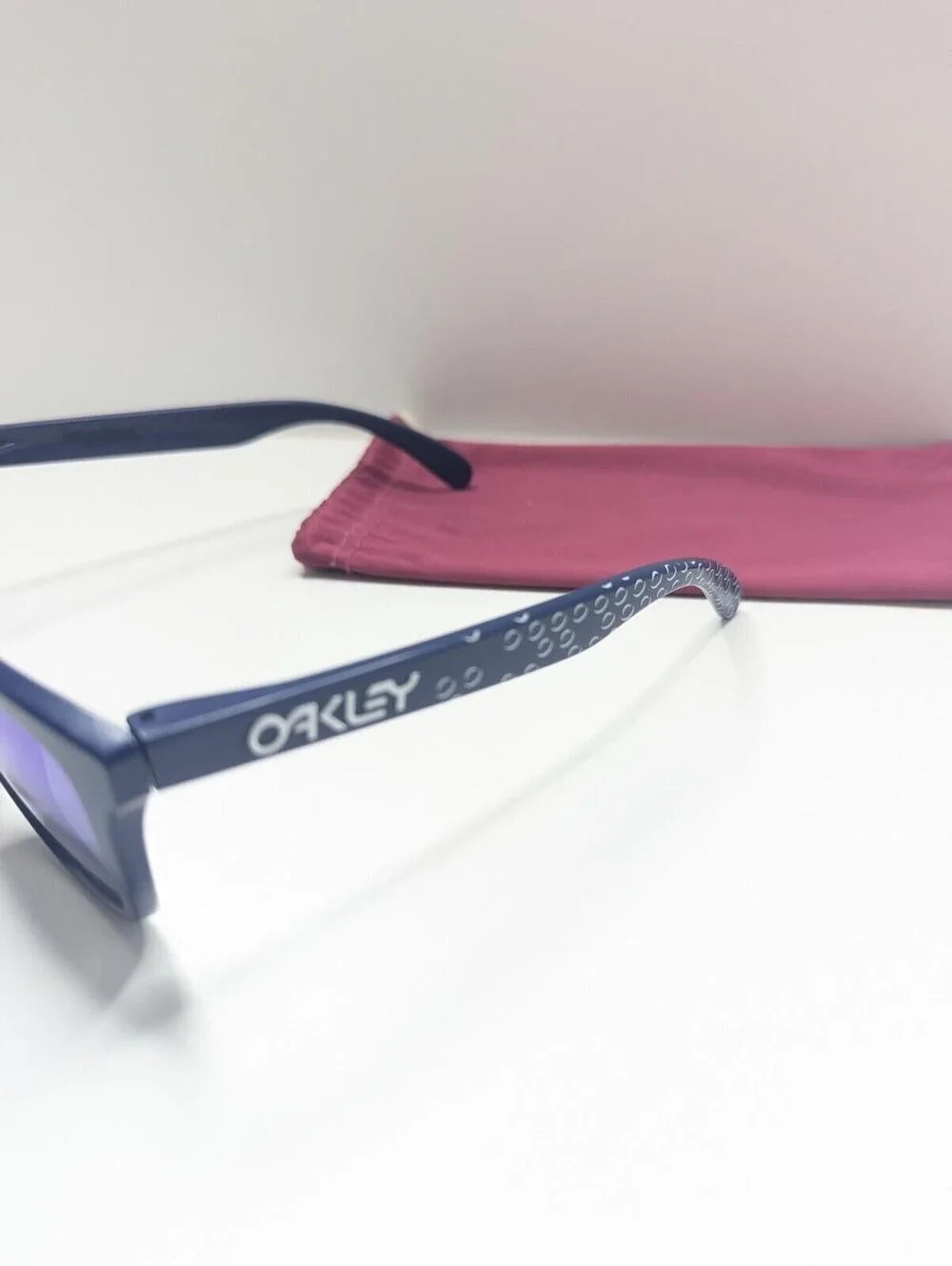 Oakley Frogskins B-1B Blue w/ Sapphire Iridium Lenses OO9013-47 55-17-133